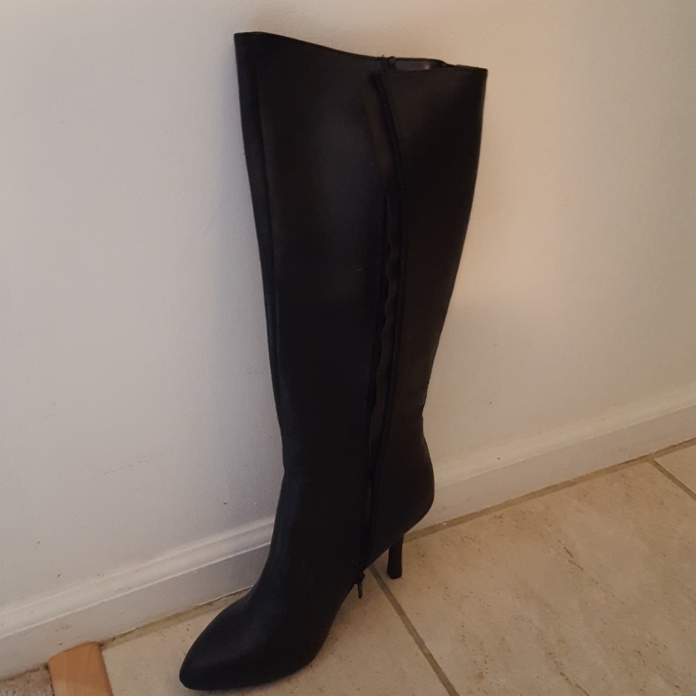 NEVER WORN! CL black boots, 9.5